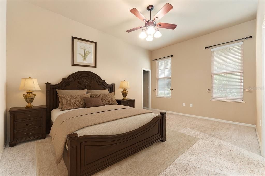 合同活跃: $999,000 (4 贝兹, 4 浴室, 4016 平方英尺)