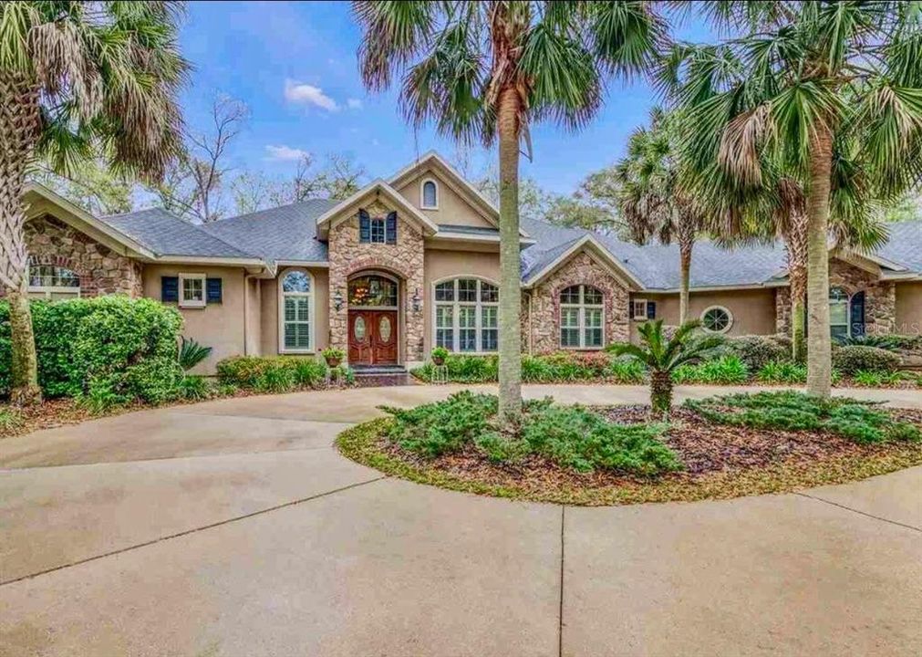 合同活跃: $999,000 (4 贝兹, 4 浴室, 4016 平方英尺)