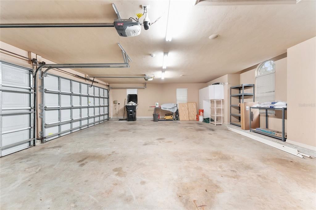 合同活跃: $999,000 (4 贝兹, 4 浴室, 4016 平方英尺)