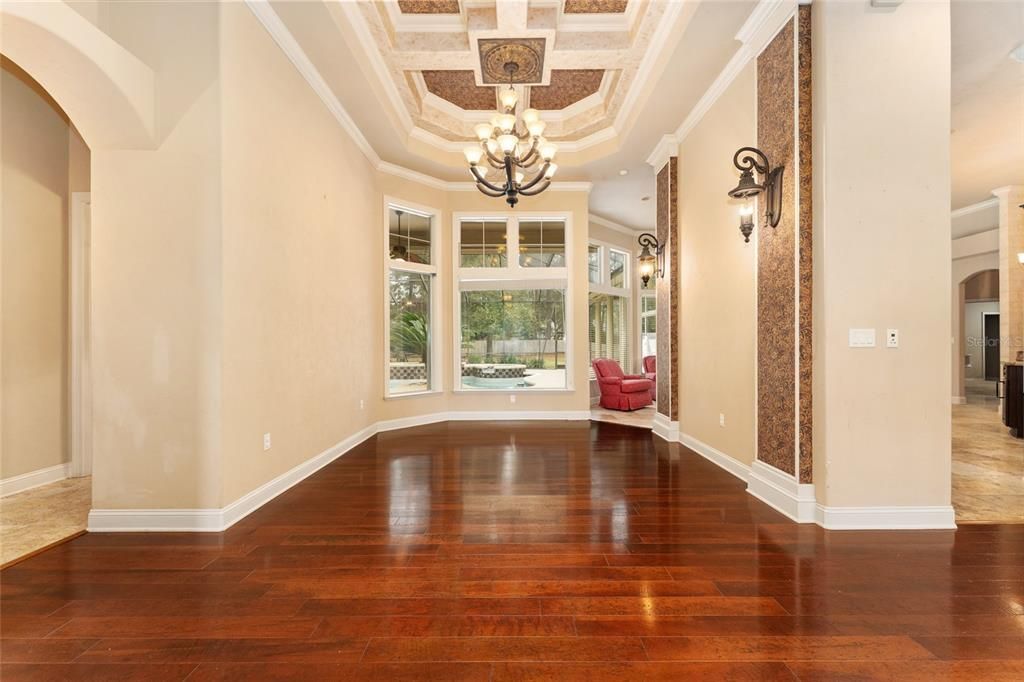 合同活跃: $999,000 (4 贝兹, 4 浴室, 4016 平方英尺)