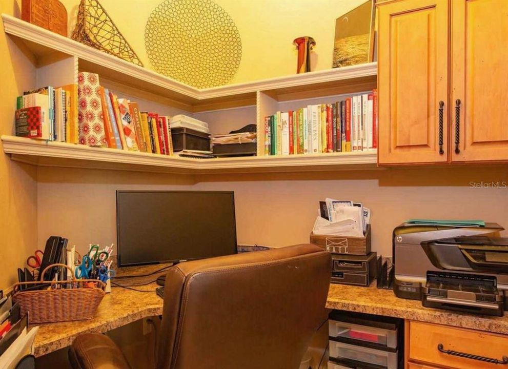 合同活跃: $999,000 (4 贝兹, 4 浴室, 4016 平方英尺)