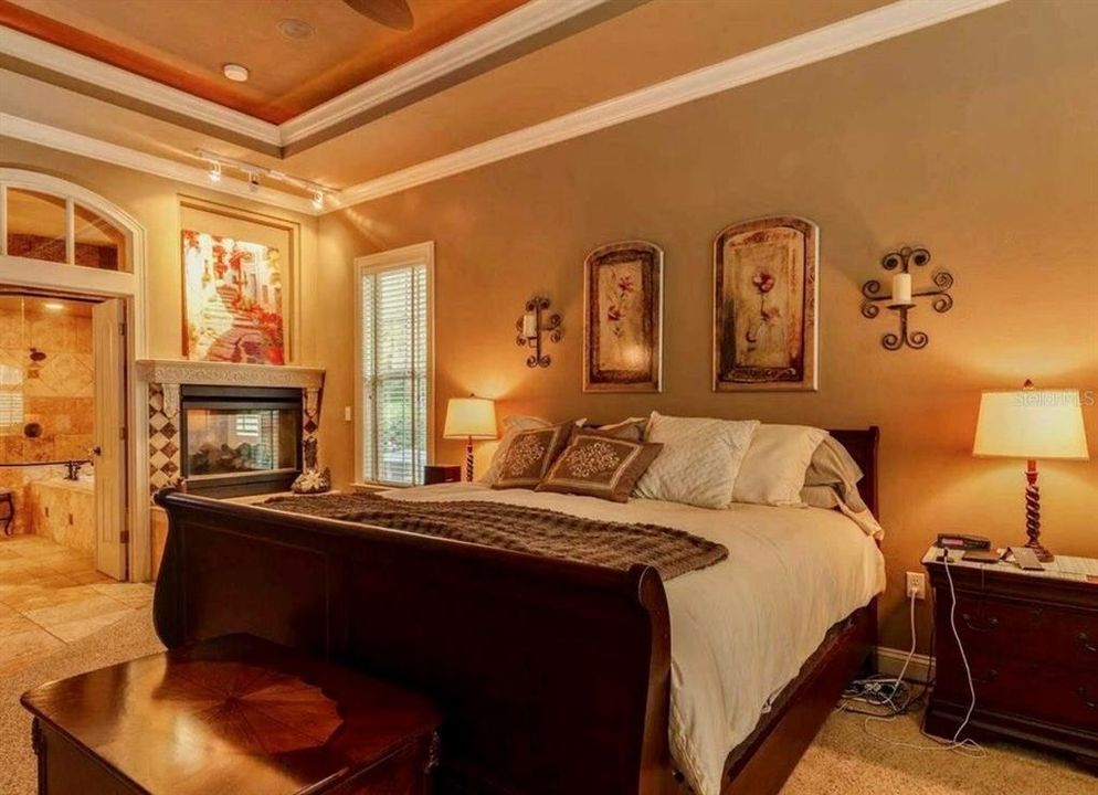 合同活跃: $999,000 (4 贝兹, 4 浴室, 4016 平方英尺)