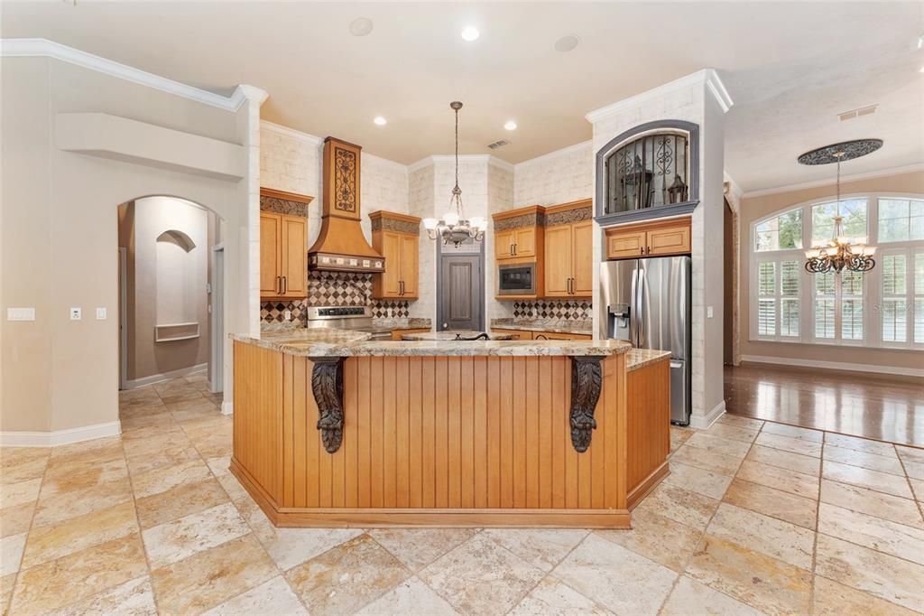 合同活跃: $999,000 (4 贝兹, 4 浴室, 4016 平方英尺)