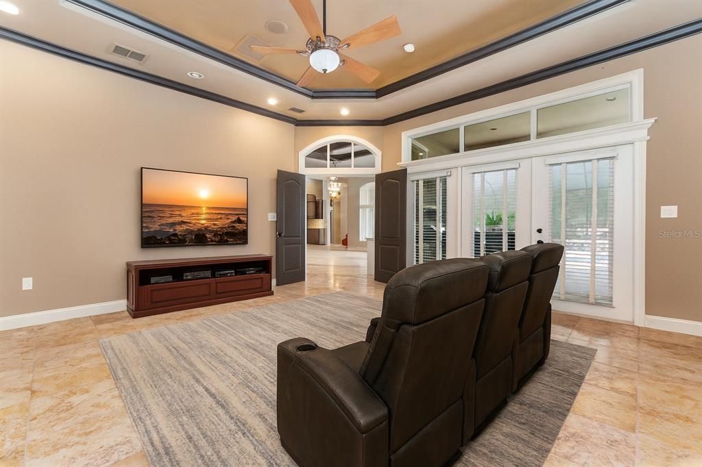 合同活跃: $999,000 (4 贝兹, 4 浴室, 4016 平方英尺)