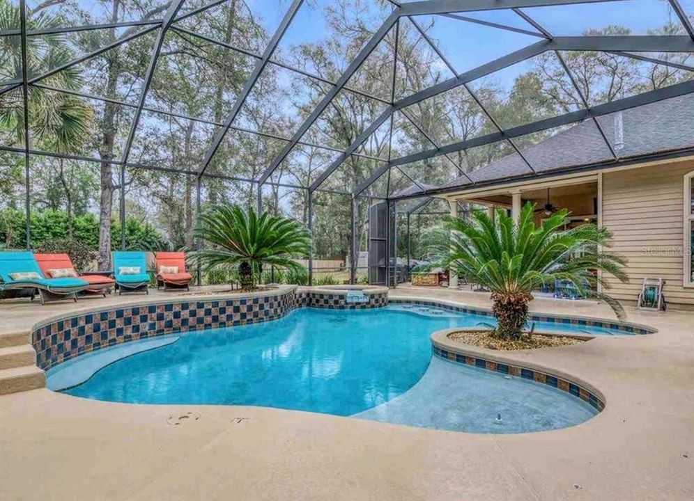 合同活跃: $999,000 (4 贝兹, 4 浴室, 4016 平方英尺)