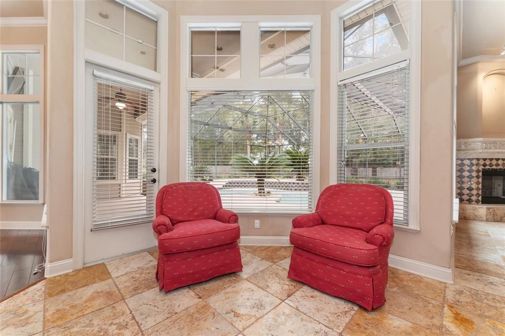 合同活跃: $999,000 (4 贝兹, 4 浴室, 4016 平方英尺)