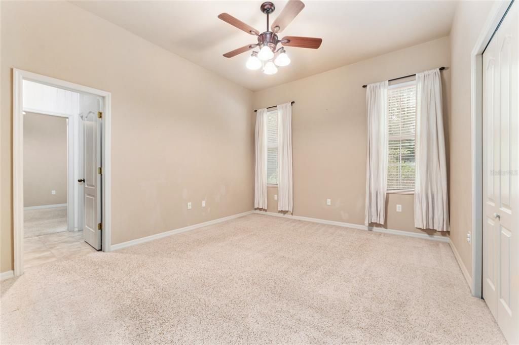 合同活跃: $999,000 (4 贝兹, 4 浴室, 4016 平方英尺)