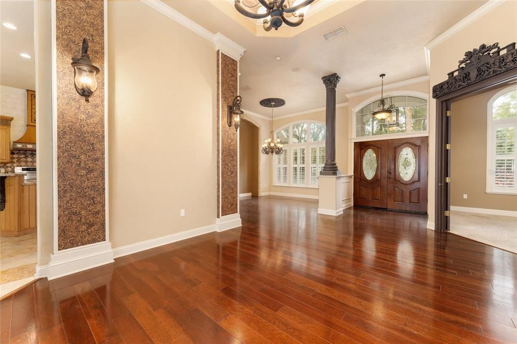 合同活跃: $999,000 (4 贝兹, 4 浴室, 4016 平方英尺)