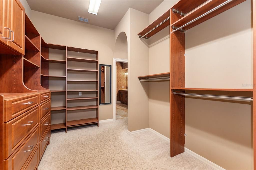 合同活跃: $999,000 (4 贝兹, 4 浴室, 4016 平方英尺)