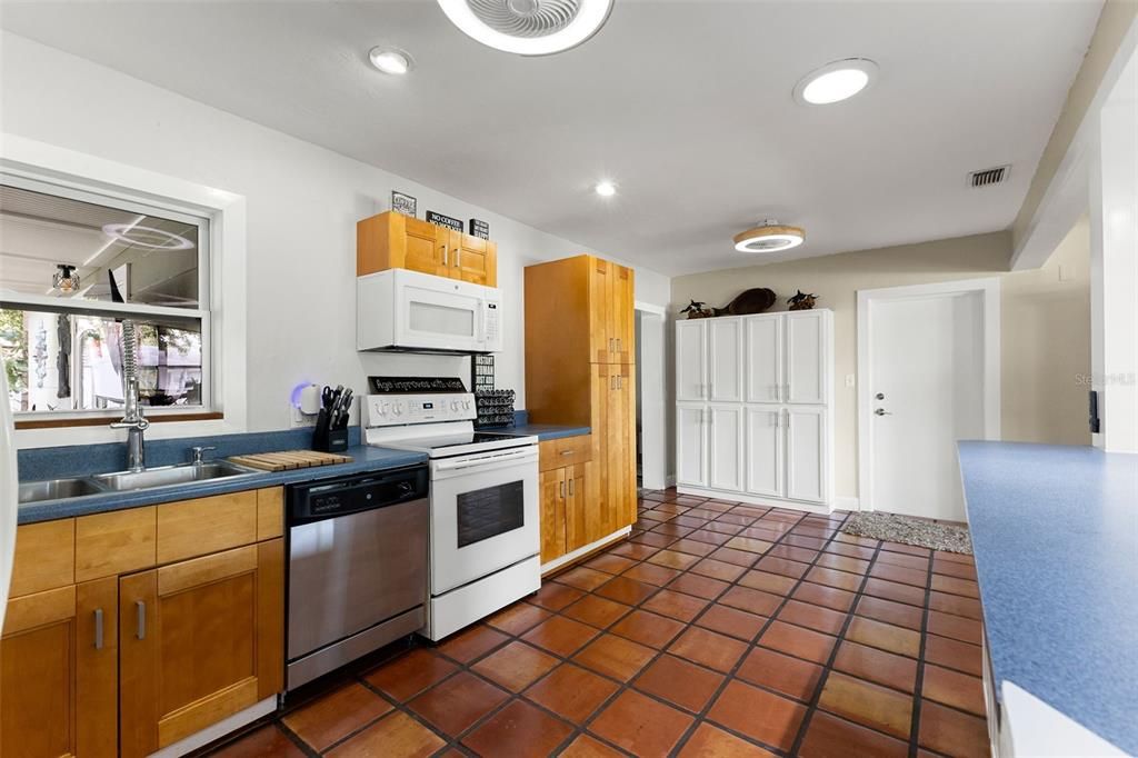 На продажу: $569,000 (3 спален, 2 ванн, 1604 Квадратных фут)