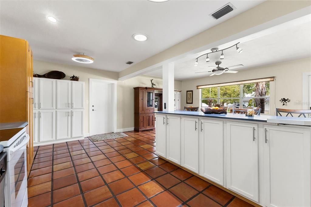 На продажу: $569,000 (3 спален, 2 ванн, 1604 Квадратных фут)