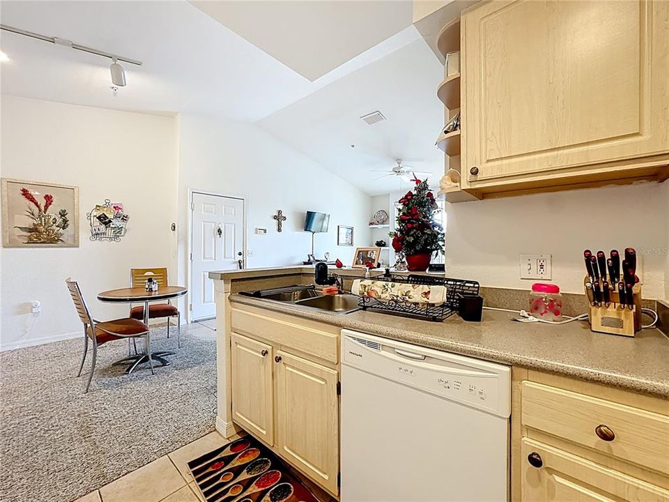 待售: $180,000 (1 贝兹, 1 浴室, 672 平方英尺)