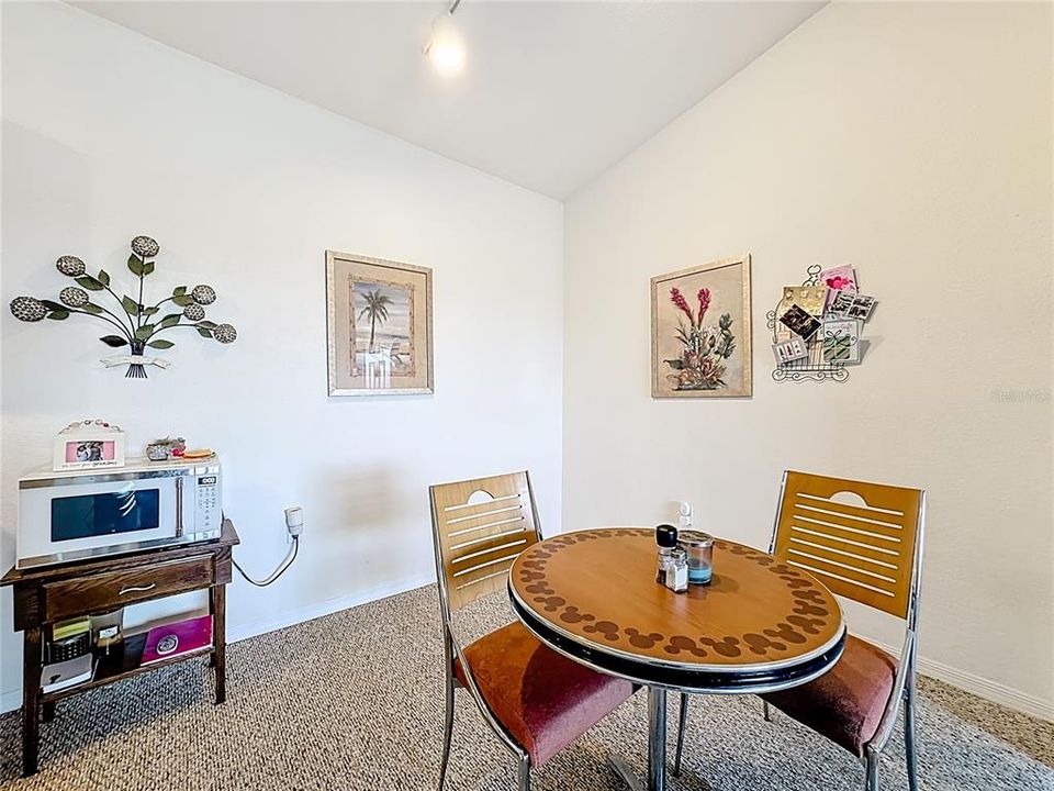 待售: $180,000 (1 贝兹, 1 浴室, 672 平方英尺)