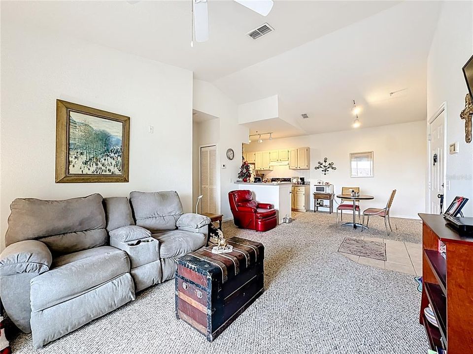 待售: $180,000 (1 贝兹, 1 浴室, 672 平方英尺)