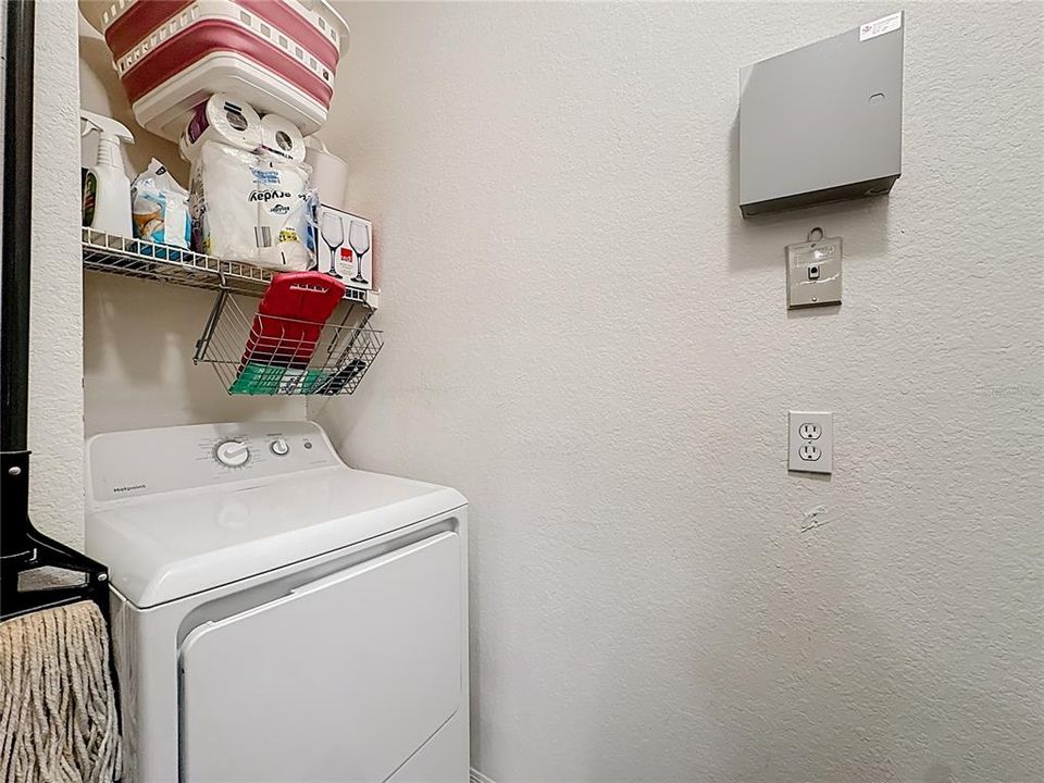 待售: $180,000 (1 贝兹, 1 浴室, 672 平方英尺)