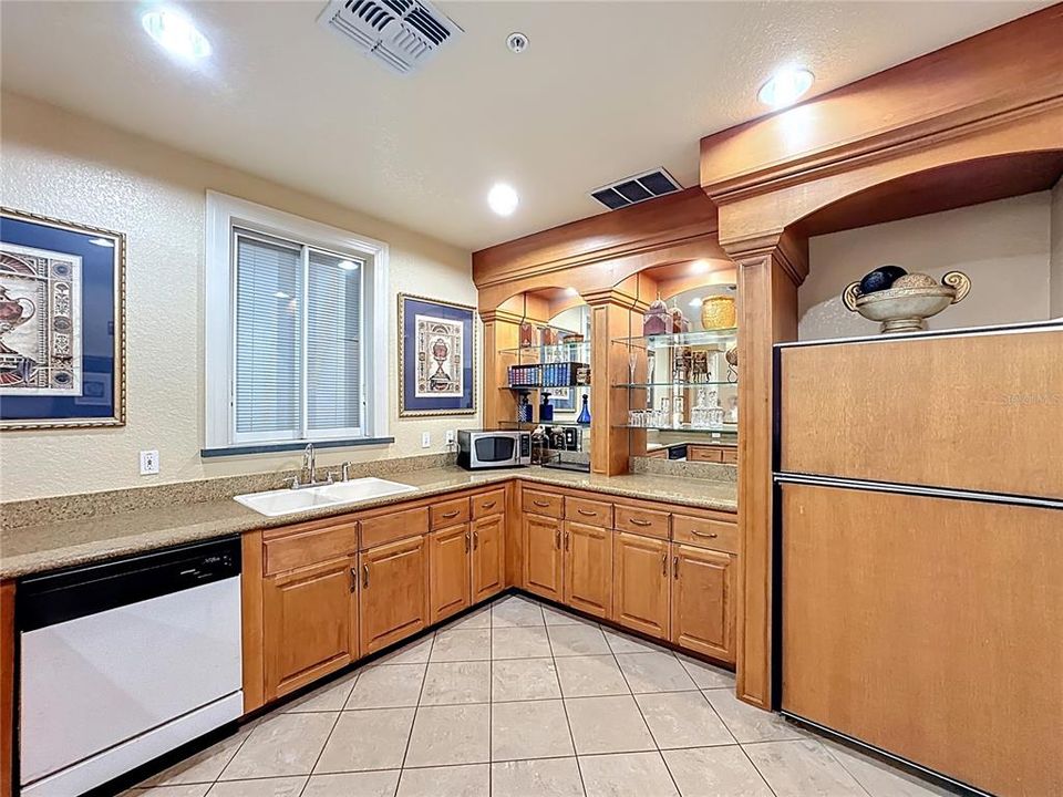 待售: $180,000 (1 贝兹, 1 浴室, 672 平方英尺)