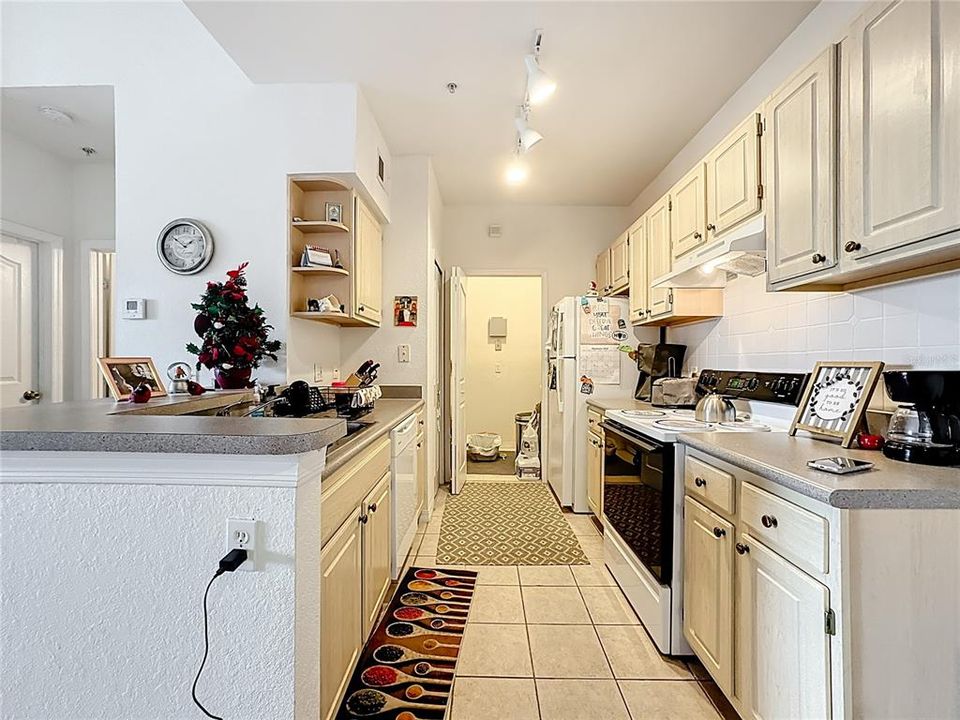 待售: $180,000 (1 贝兹, 1 浴室, 672 平方英尺)