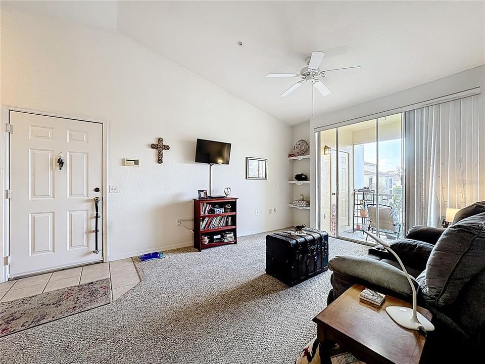 待售: $180,000 (1 贝兹, 1 浴室, 672 平方英尺)