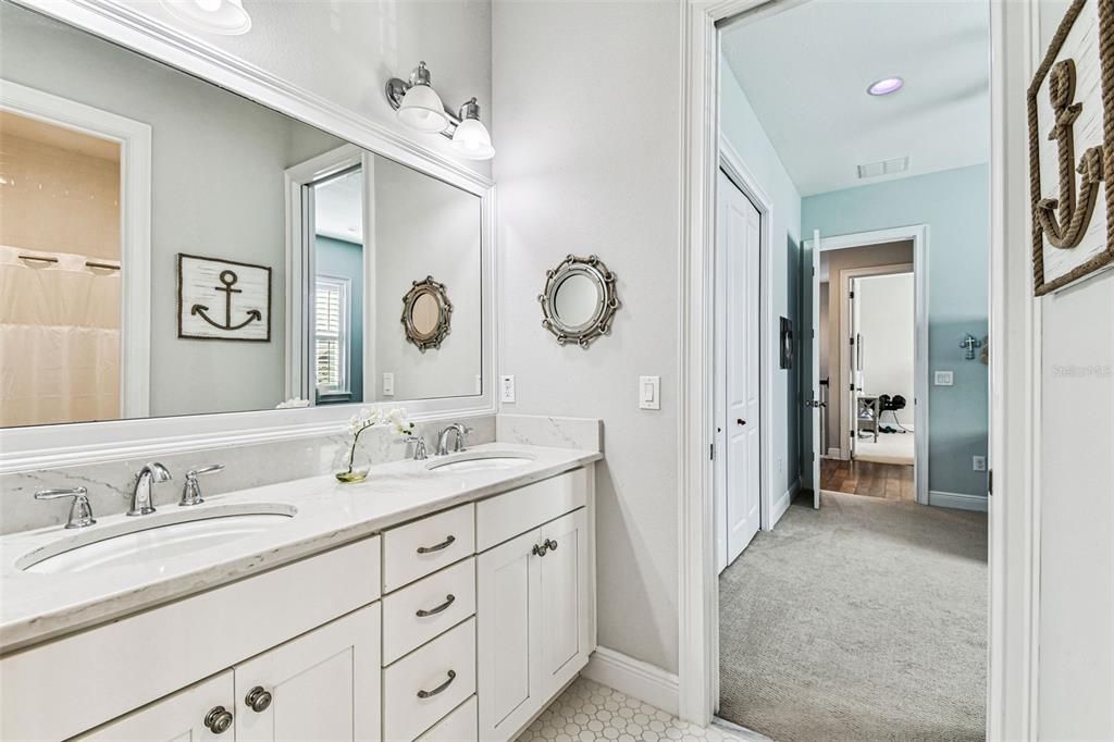 На продажу: $2,250,000 (6 спален, 4 ванн, 4148 Квадратных фут)