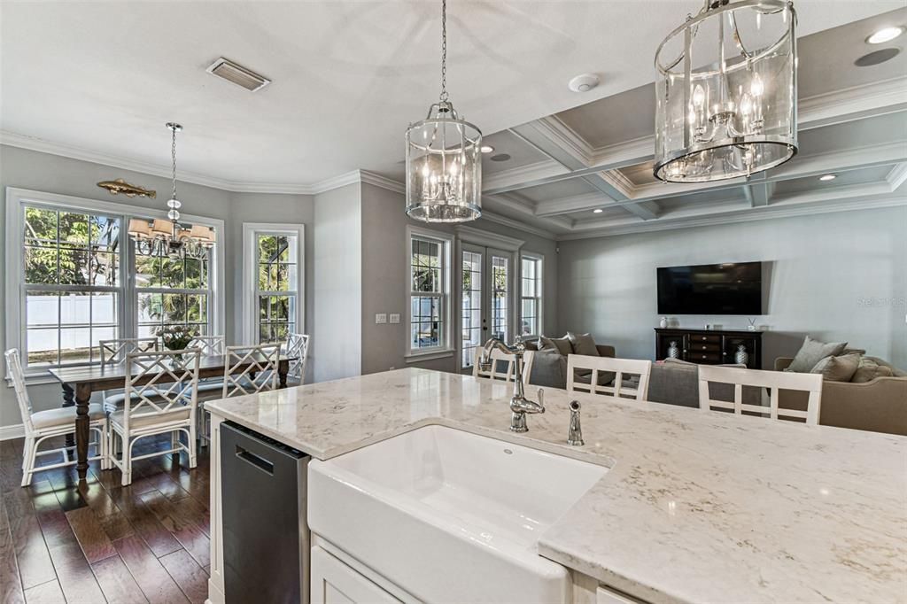 На продажу: $2,250,000 (6 спален, 4 ванн, 4148 Квадратных фут)