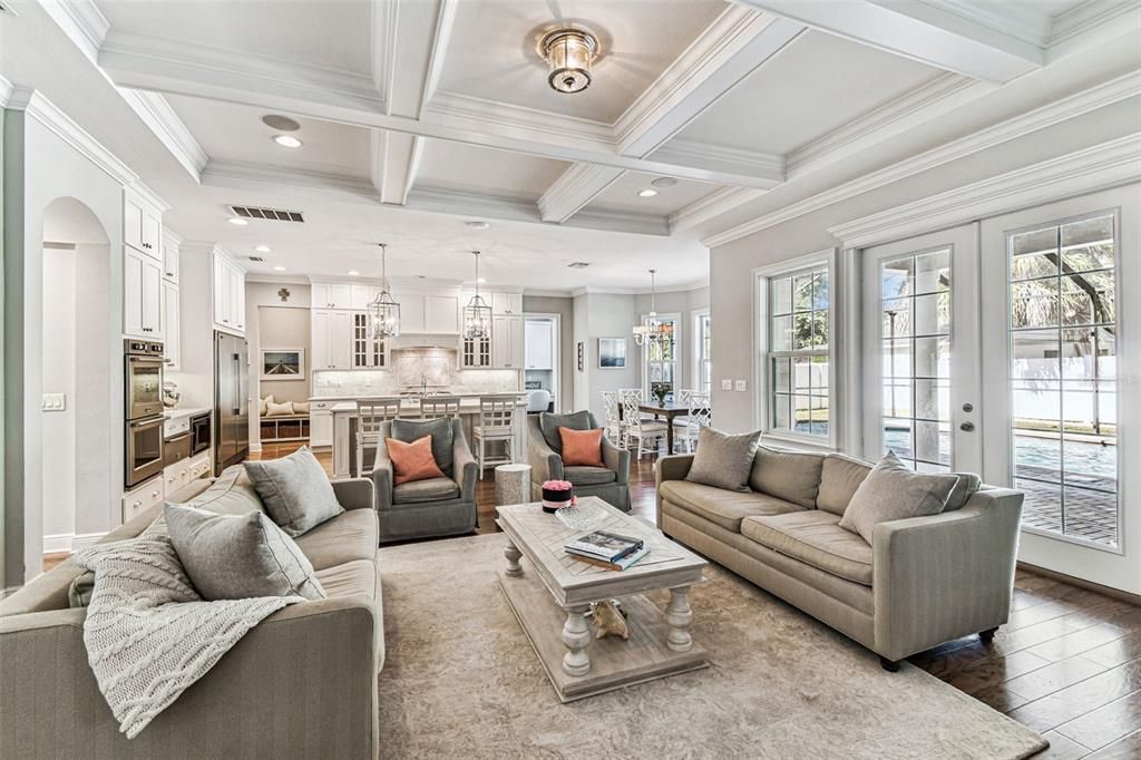 На продажу: $2,250,000 (6 спален, 4 ванн, 4148 Квадратных фут)