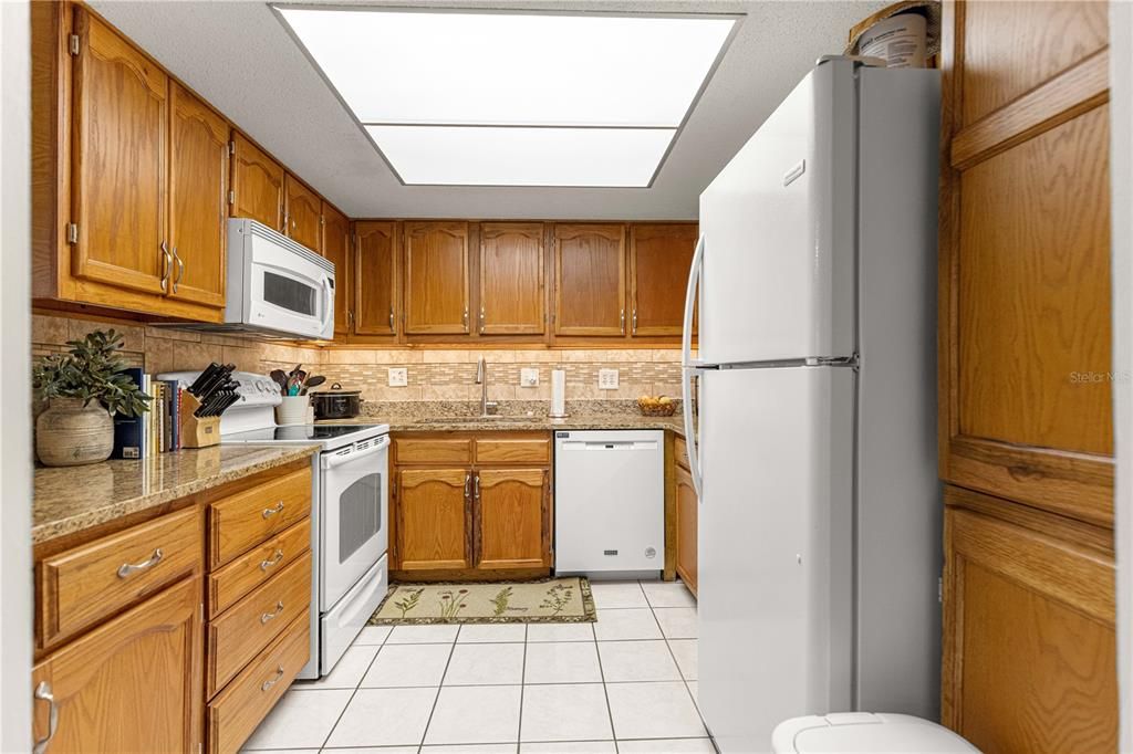 待售: $138,000 (2 贝兹, 2 浴室, 1100 平方英尺)