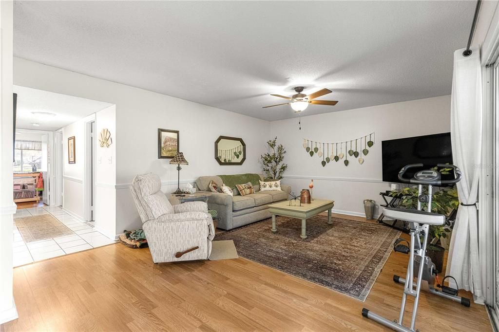 待售: $138,000 (2 贝兹, 2 浴室, 1100 平方英尺)