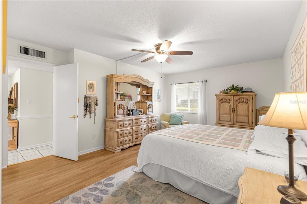 待售: $138,000 (2 贝兹, 2 浴室, 1100 平方英尺)