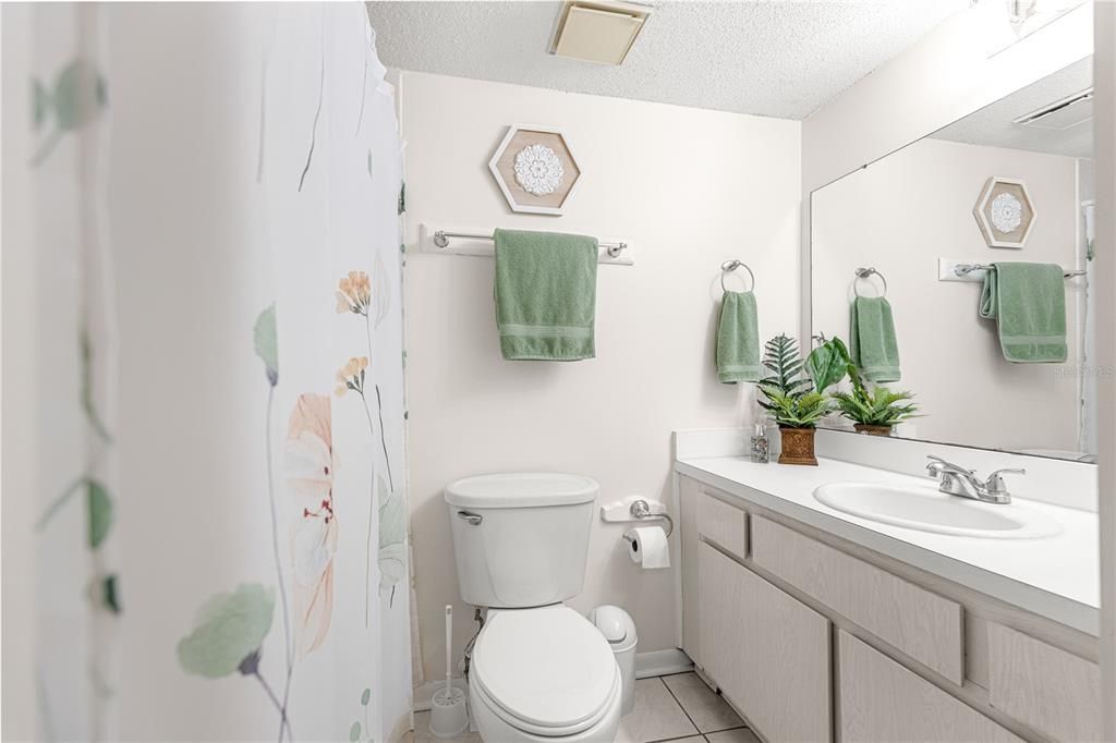 待售: $138,000 (2 贝兹, 2 浴室, 1100 平方英尺)