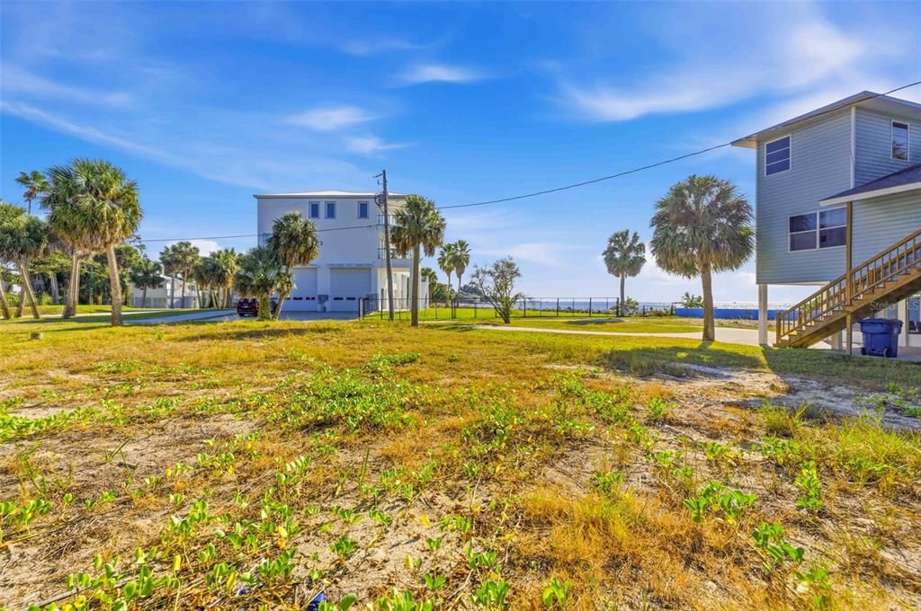 En Venta: $295,000 (0.18 acres)