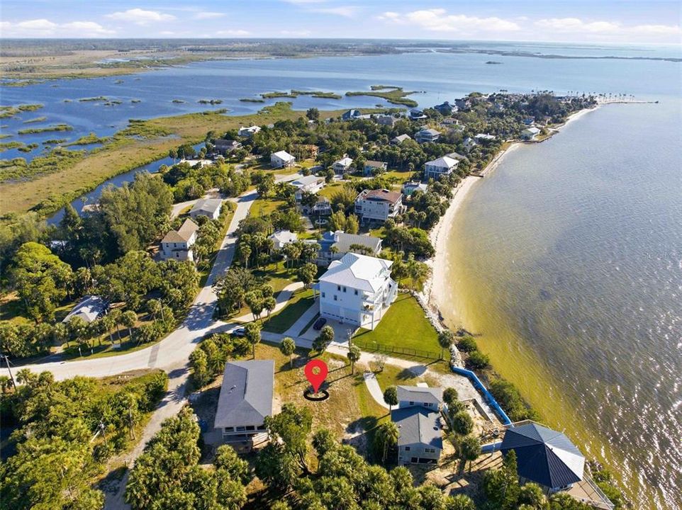 En Venta: $295,000 (0.18 acres)