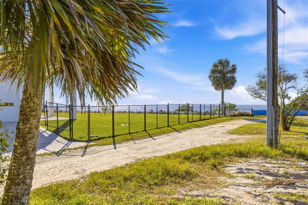 En Venta: $295,000 (0.18 acres)