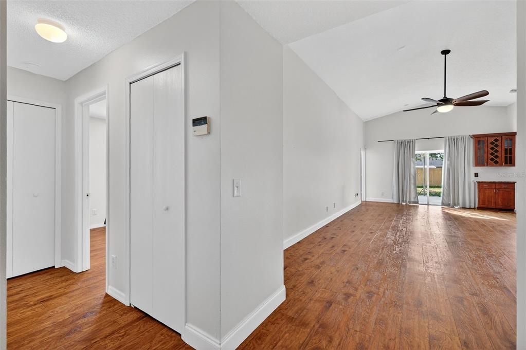 For Sale: $298,500 (3 beds, 2 baths, 1395 Square Feet)