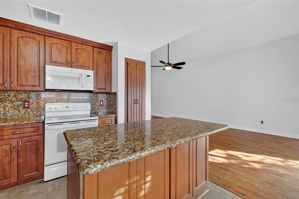 For Sale: $298,500 (3 beds, 2 baths, 1395 Square Feet)