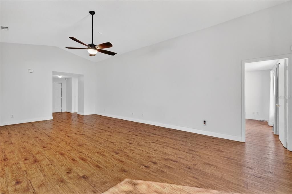 For Sale: $298,500 (3 beds, 2 baths, 1395 Square Feet)