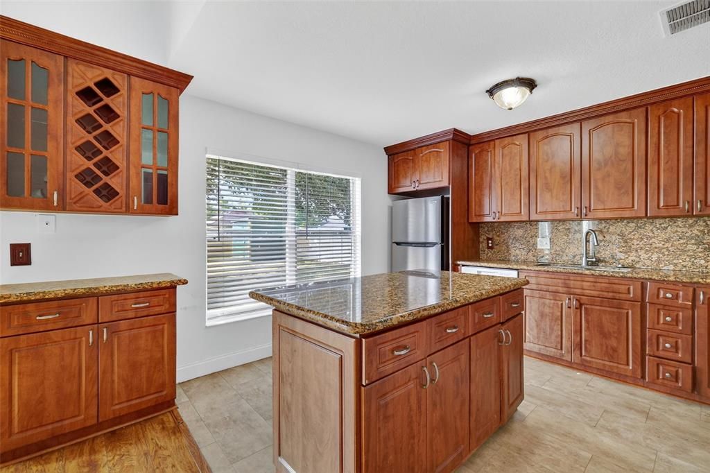 For Sale: $298,500 (3 beds, 2 baths, 1395 Square Feet)