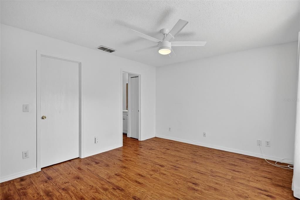 For Sale: $298,500 (3 beds, 2 baths, 1395 Square Feet)