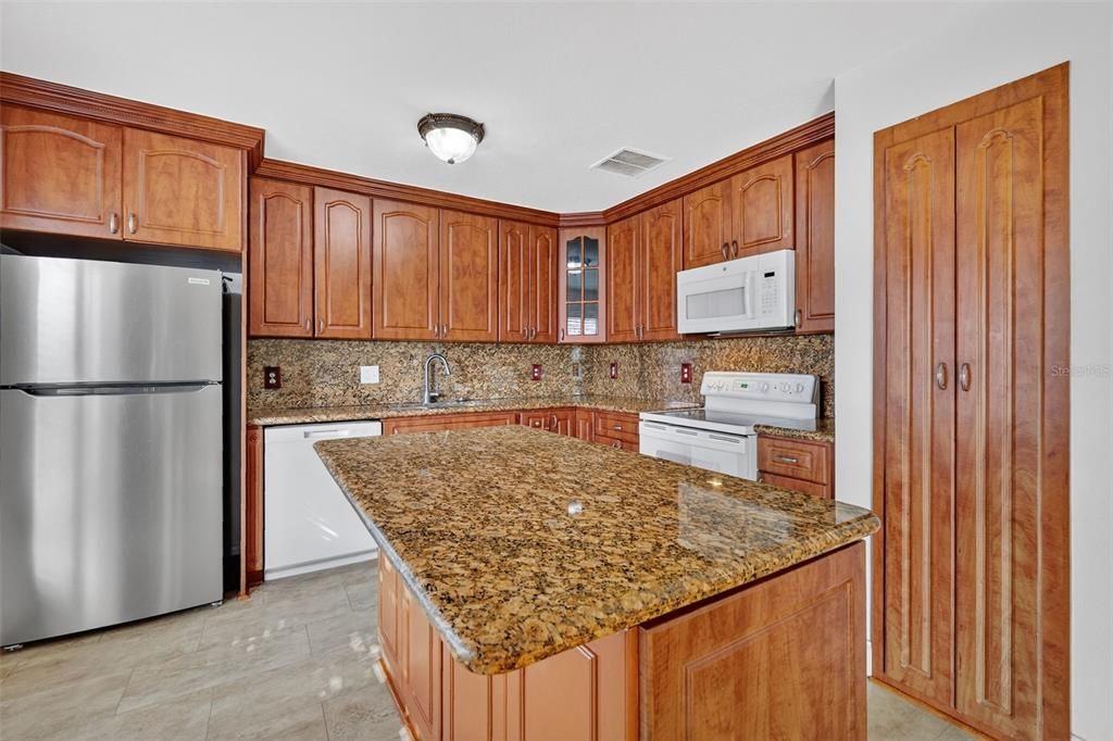 For Sale: $298,500 (3 beds, 2 baths, 1395 Square Feet)