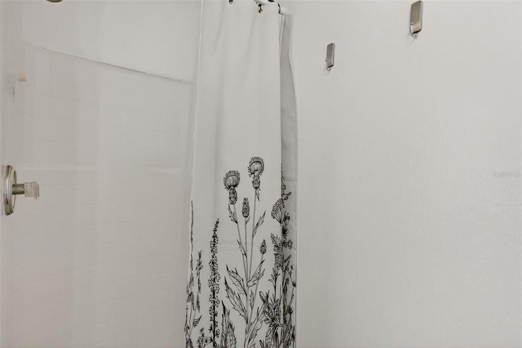 For Sale: $298,500 (3 beds, 2 baths, 1395 Square Feet)