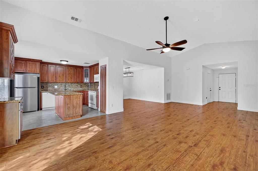 For Sale: $298,500 (3 beds, 2 baths, 1395 Square Feet)