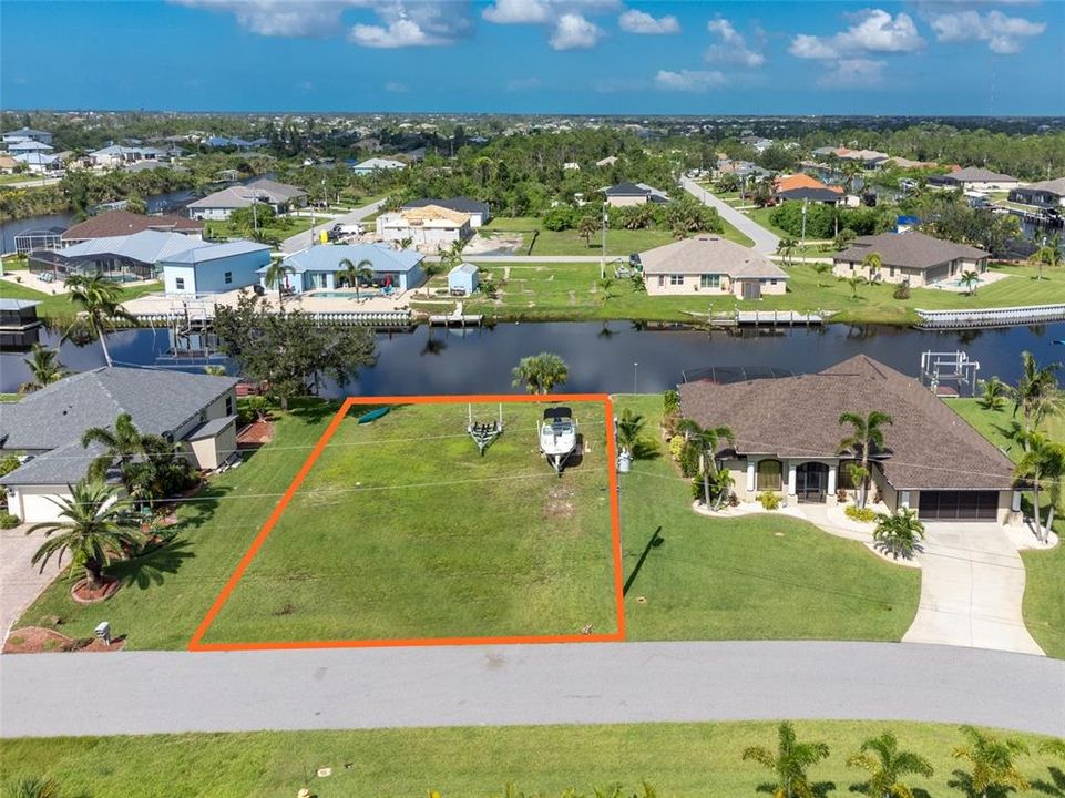 На продажу: $99,900 (0.23 acres)