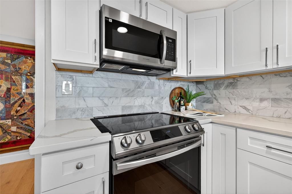 合同活跃: $415,000 (2 贝兹, 2 浴室, 1740 平方英尺)