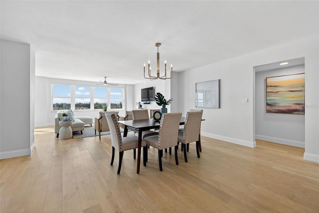 合同活跃: $415,000 (2 贝兹, 2 浴室, 1740 平方英尺)