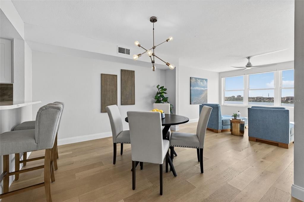 合同活跃: $415,000 (2 贝兹, 2 浴室, 1740 平方英尺)