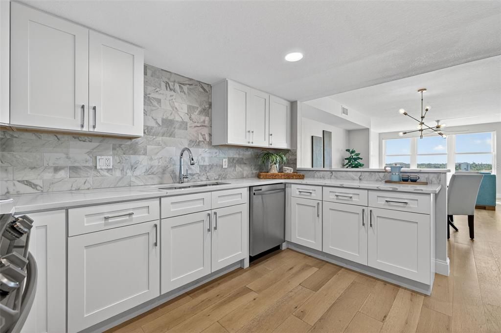 合同活跃: $415,000 (2 贝兹, 2 浴室, 1740 平方英尺)