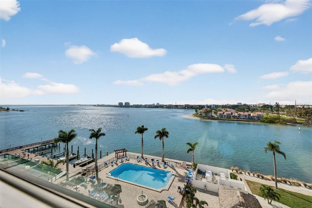 合同活跃: $415,000 (2 贝兹, 2 浴室, 1740 平方英尺)