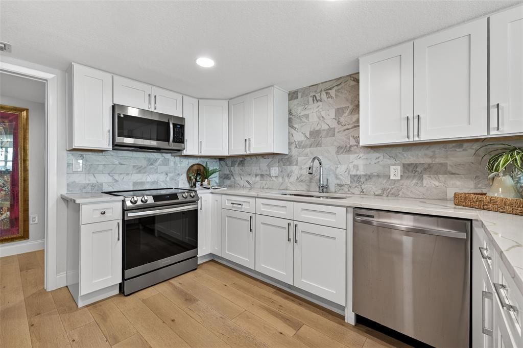 合同活跃: $415,000 (2 贝兹, 2 浴室, 1740 平方英尺)