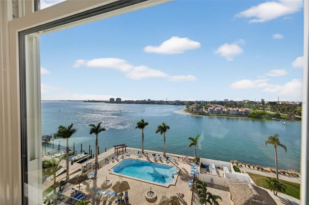 合同活跃: $415,000 (2 贝兹, 2 浴室, 1740 平方英尺)