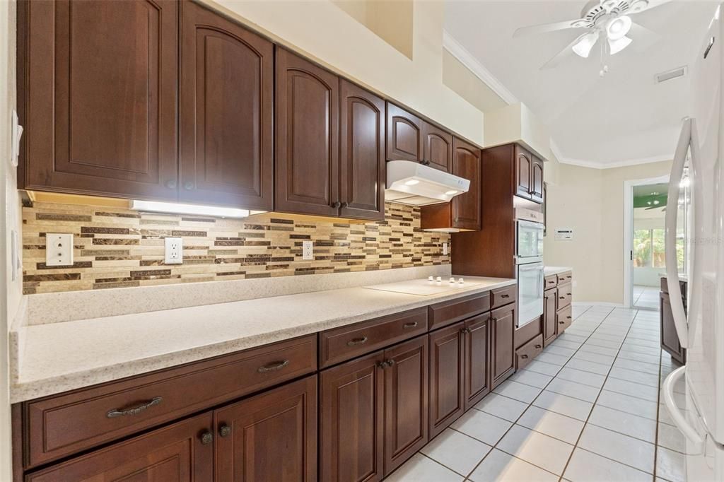 For Sale: $405,000 (3 beds, 2 baths, 1946 Square Feet)