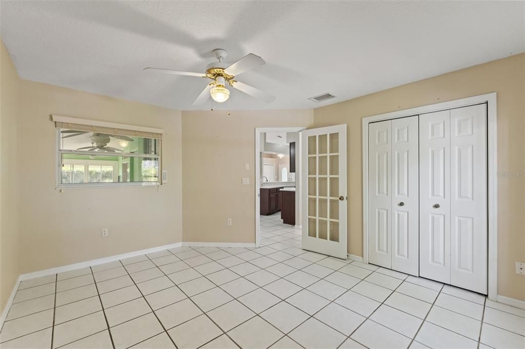 For Sale: $405,000 (3 beds, 2 baths, 1946 Square Feet)